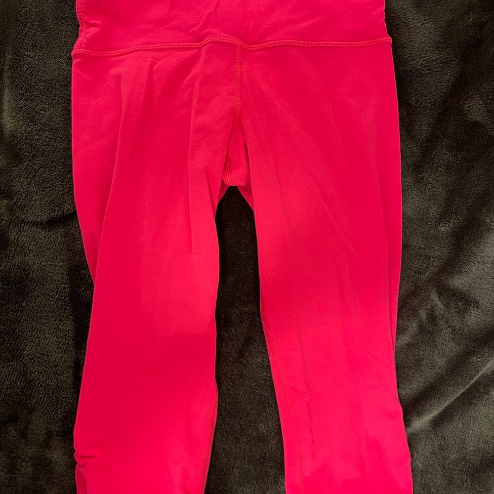 Lululemon Hot Pink Cheeky Capri Yoga Pants/Leggings